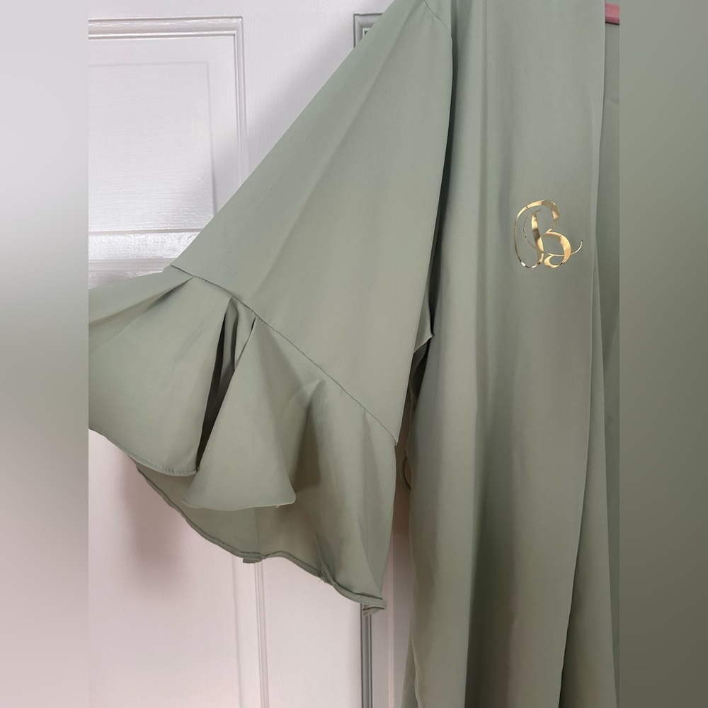 Women’s Ruffle Robe with “B” - Picture 2 of 4